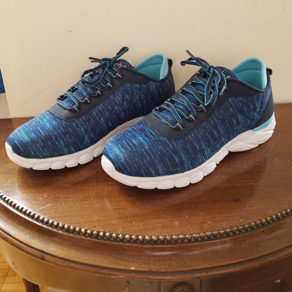 Like NEW in Box Women's Cheeks Running Shoes, Blue, 7.5W